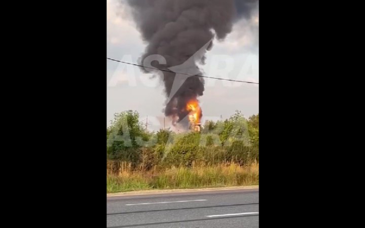 У РФ поскаржилися на атаку дронів: горіли Афіпський НПЗ та військова частина в Краснодарському краї