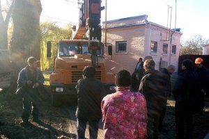 В Киеве местные жители защищают парк со старинным дубами от застройщиков