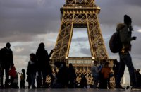 Франція готується до зими: світло на Ейфелевій вежі вимикатимуть на годину раніше