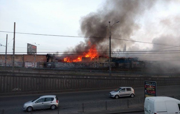 Вид на пожар со стороны проспекта Бандеры (бывший Московский)