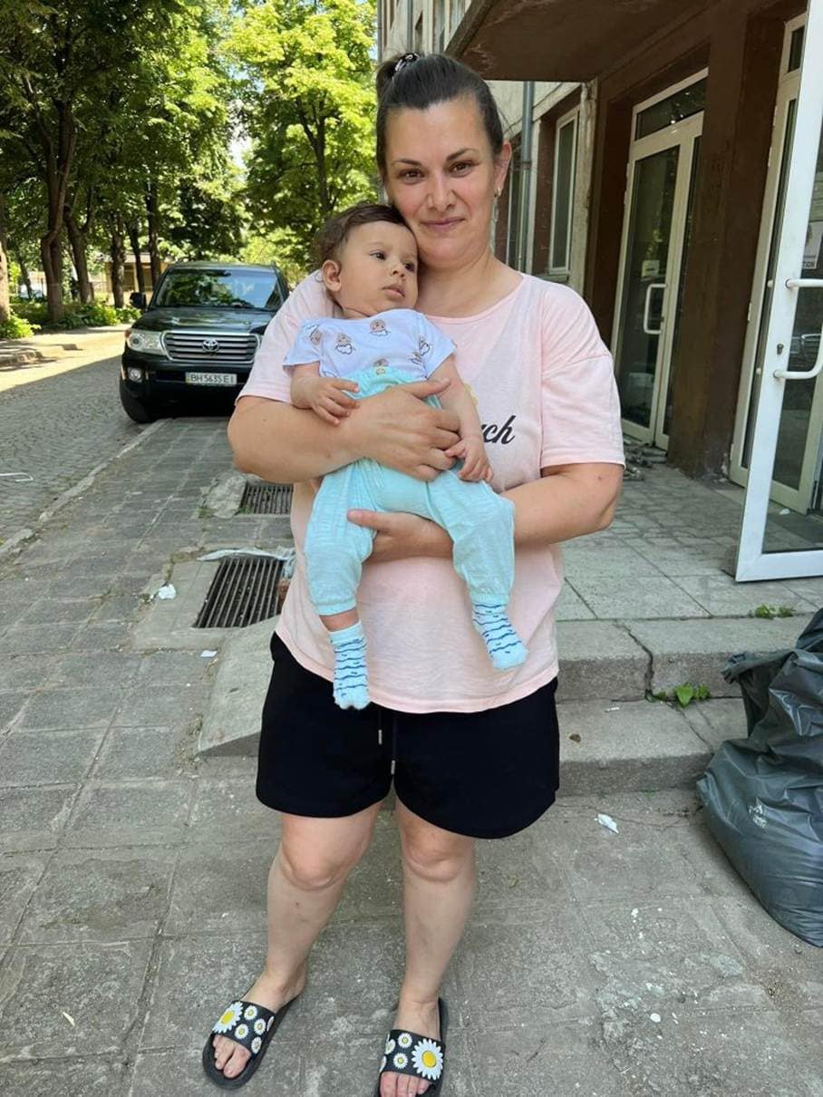 Сеня та її мати Оксана, через кілька днів після їхнього прибуття до Центру.