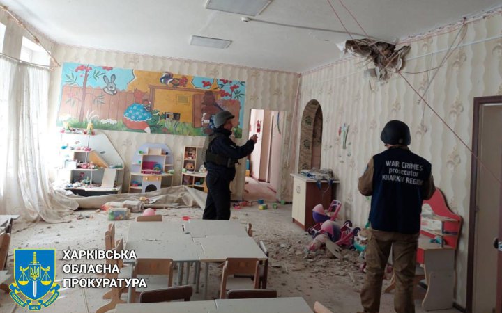 Росіяни обстріляли дитячий садок у прикордонному Вовчанську