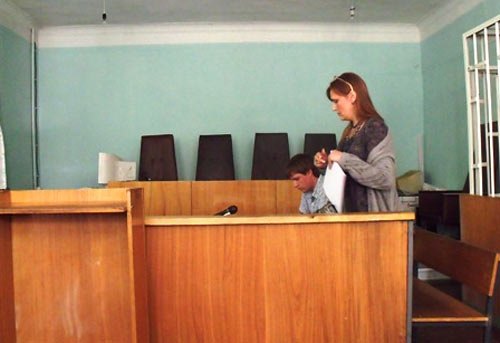 Рімма Білоцерковська готується до засіданння суду