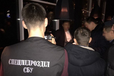 Представників військового концерну спіймали на вимаганні $900 тис. в Одесі