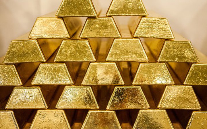 Золото продовжує стрімке зростання і сьогодні сягнуло майже $5 600 за унцію. Тим часом срібло злетіло вище $120