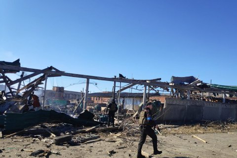 Обстріляли сільські будинки і підприємства: російські окупанти завдали авіаударів по Житомирщині