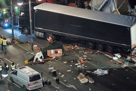 Автосистема гальмування вантажівки дозволила уникнути більшого числа жертв теракту в Берліні, - DW