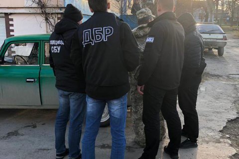 Заступника голови військкомату в Хмельницькій області затримали на хабарі за відстрочку від військової служби
