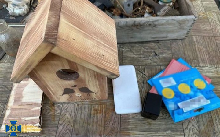 Мешканка Дніпра за завданням росіян стежила за потягами ЗСУ через "відеопастку" у шпаківні