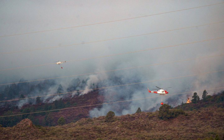 На іспанському Тенеріфе евакуювали чотири села через лісову пожежу
