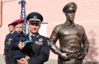 В Киеве открыли памятник полицейскому