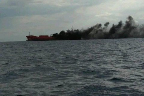 У берегов Кипра загорелся и взорвался танкер