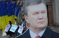 Янукович попозировал для портрета по заказу Азарова