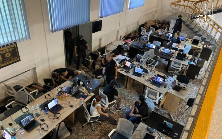 Правоохоронці України та Чехії ліквідували мережу кол-центрів