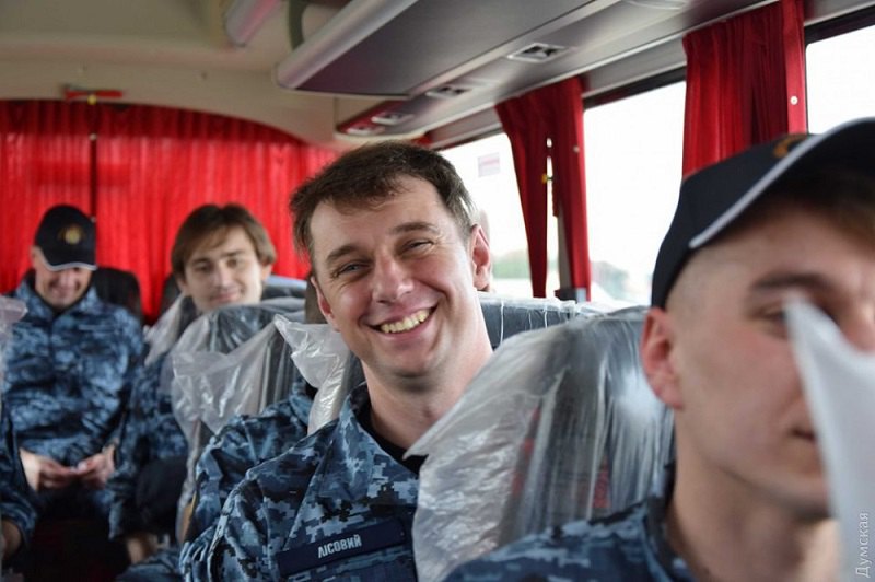 Освобожденные из российского плена моряки вернулись в Одессу (ФОТО) 5