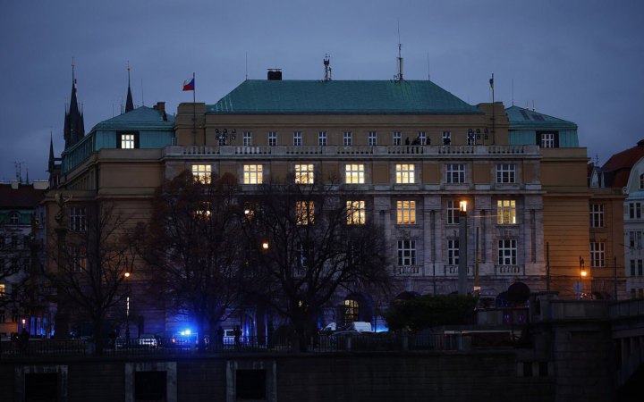У Чехії оголосили одноденний траур через стрілянину в Карловому університеті Праги