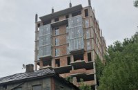 Суддя ОАСК визнав 9-поверхівку на Батиєвій горі 4-поверховим будинком з антресолями