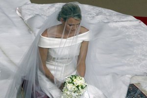 Над свадебным платьем княгини Монако работали 2500 часов