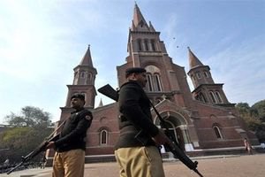 Мусульмани спалили англіканську церкву в Пакистані