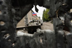 Террористы на танках штурмуют Луганский аэропорт