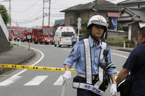 В Японии неизвестный с ножом напал на людей, есть погибшие