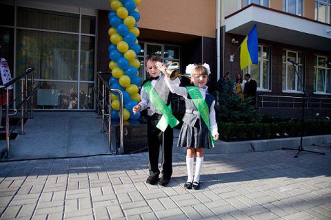Николаевские школьники будут начинать учебный день с гимна Украины и минуты молчания