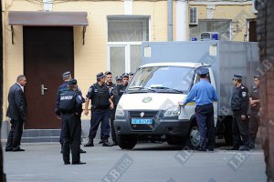 В Харькове автозак с заключенными столкнулся с легковушкой