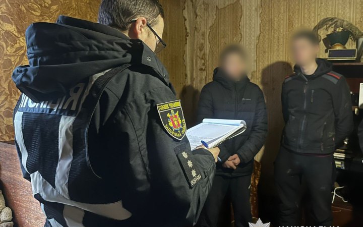 У Запоріжжі затримали двох чоловіків, яких підозрюють у підпалі авто на замовлення РФ