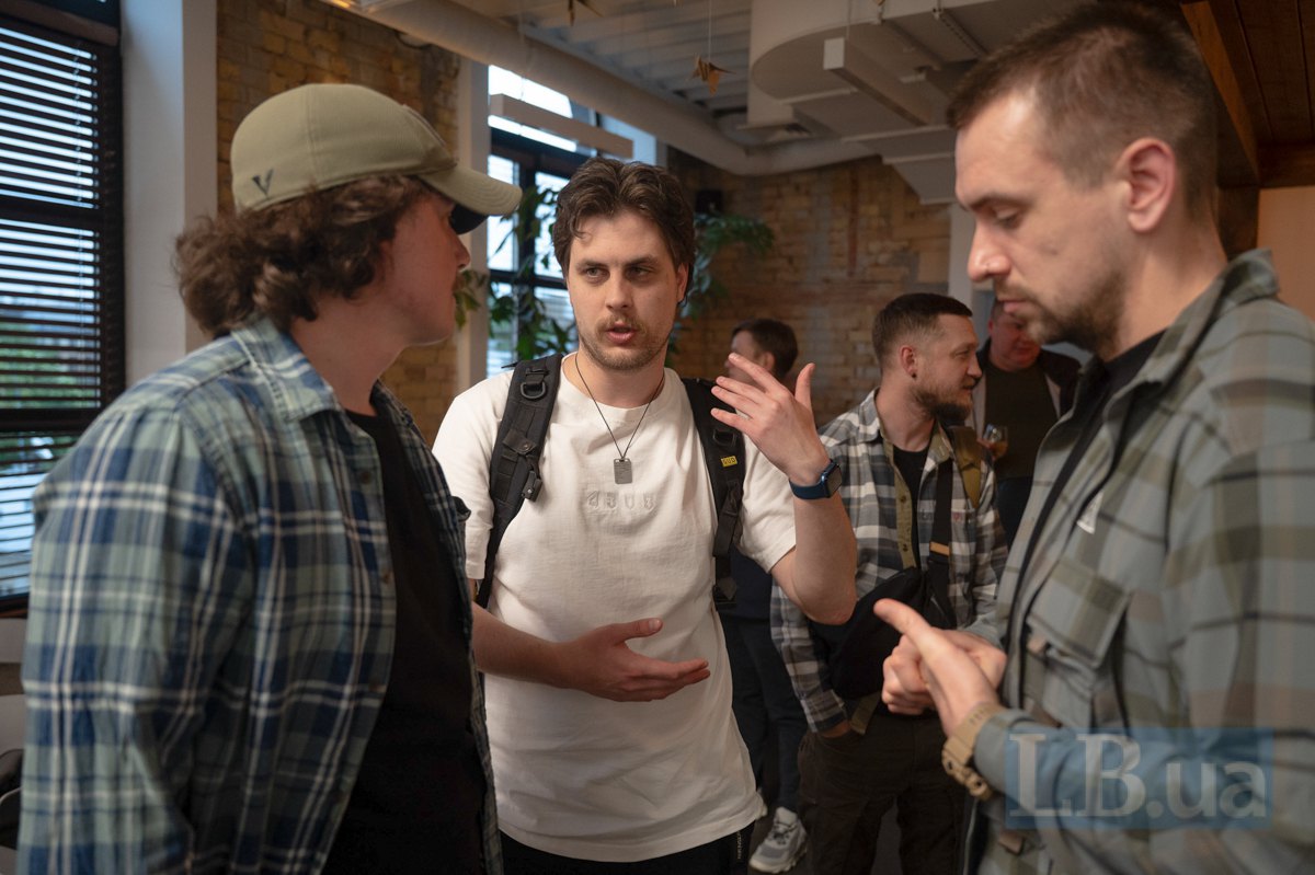зліва-направо: Друг «Мактавіш», Друг «Енсі» і Друг «Кльопа», представники 12-ї бригади «Азов»