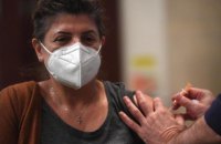 У Великобританії тестування ковід-паспортів розпочнуть з комедійного вечора у Ліверпулі