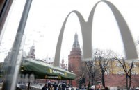 Росія залишилася без McDonald's, а співробітники намагаються заробити тисячі доларів на уніформі