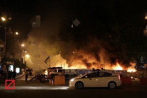 На Майдане горела баррикада
