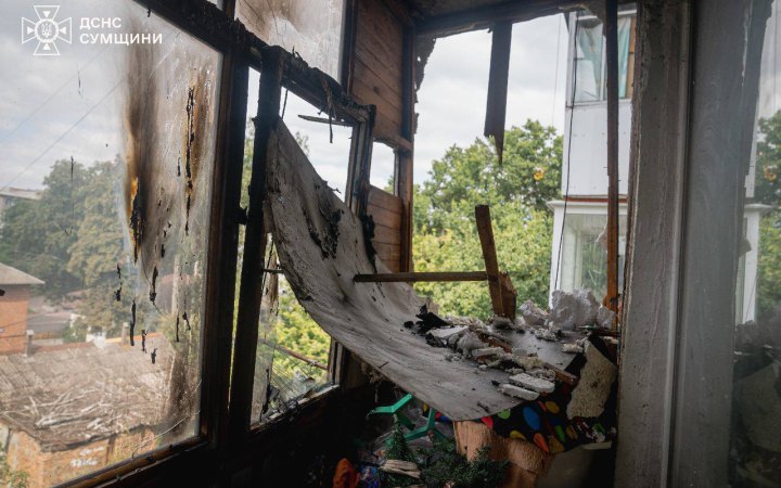 У Сумах РФ влучила в багатоквартирний будинок