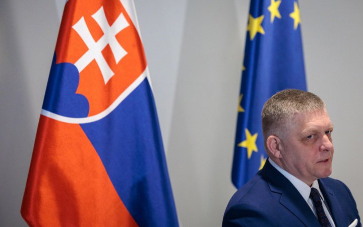 Фіцо вирішив не брати участі у параді в Москві на 9 травня - але в Росію усе одно полетить