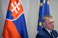 Фіцо вирішив не брати участі у параді в Москві на 9 травня - але в Росію усе одно полетить