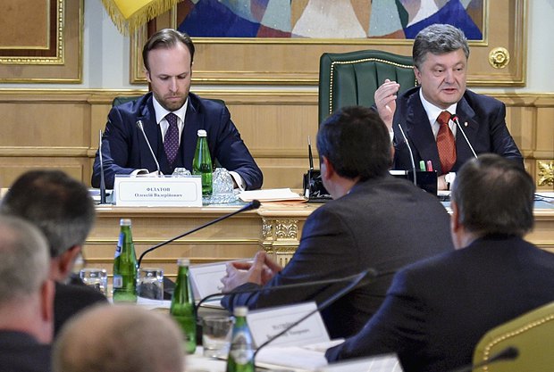 Філатов та Порошенко під час зустрічі з членами ради з питань судової реформи