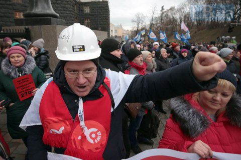 Профсоюзы вышли к Кабмину на протест против нового закона о труде