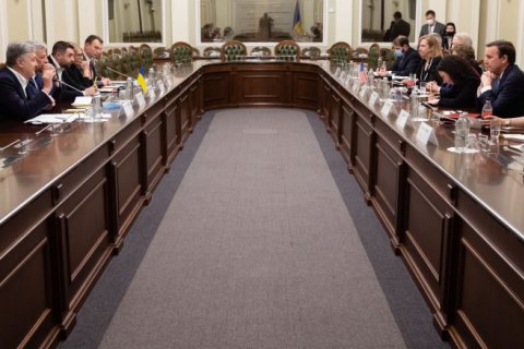 Порошенко попросив сенаторів США організувати зустріч Байдена із Зеленським до переговорів з Путіним