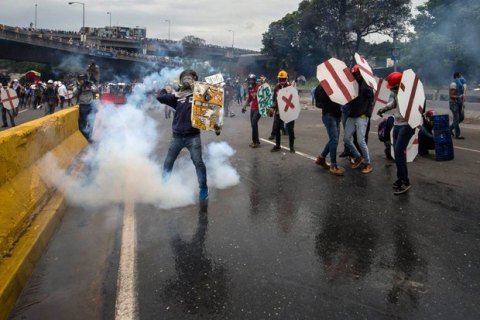 В Венесуэле за сутки погибли двое протестующих, 80 раненых