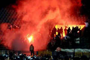 Чемпионат Египта остановлен из-за гибели фанов в стычке с полицией