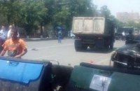 Полиция разобрала баррикады протестующих в Ереване (онлайн)