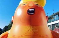 ​В Лондоне запустили в небо гигантский надувной шар "малыш Трамп"