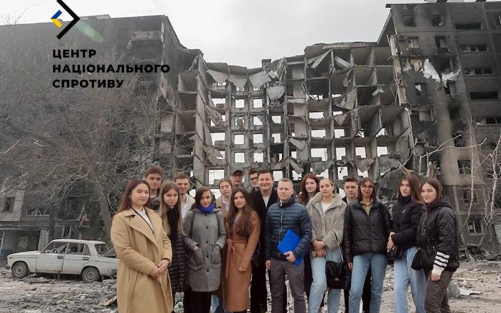 Активісти “Єдиної Росії” вербують молодь на ТОТ Луганщини
