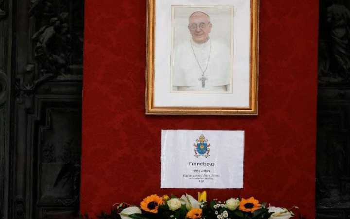 Зеленський і перша леді планують візит на похорон Папи Римського (оновлено)