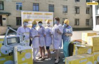 Фонд Ріната Ахметова передав державним лікарням велику партію суперсучасних апаратів ШВЛ