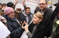 Тимошенко попросила свернуть палаточный городок под Печерским судом