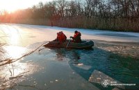 У Чернігові чоловік провалився під кригу, врятувати його не вдалось