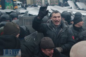 На Майдані оголошено "годину тиші"