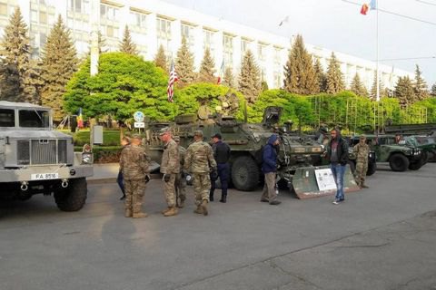 В центре Кишинева открылась выставка американской военной техники