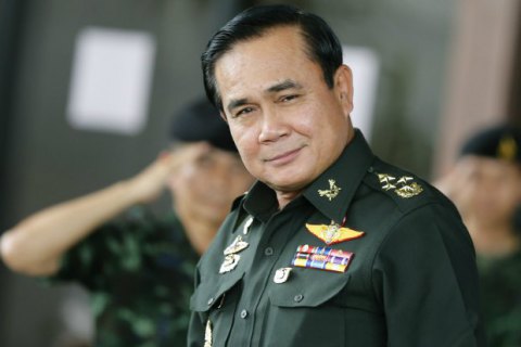 Премьер Таиланда предложил журналистам задавать вопросы своей картонной фигуре